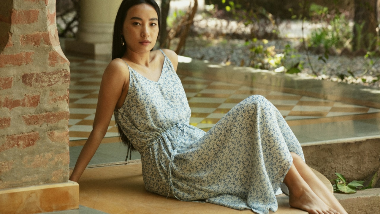 Explore elegant midi dresses that look stunning on various occasions Explore elegant midi dresses that look stunning on various occasions