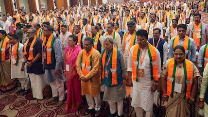 Vande Mataram Showdown Escalates: BJP Passes 10-Point Resolution, Priyank Kharge's Teleprompter Challenge