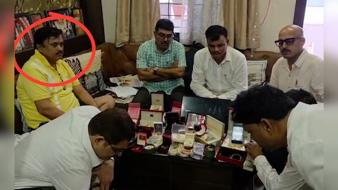 इंदौर में मिला करोड़पति अफसर, लोकायुक्त रेड में मिली करोड़ों की दौलत, पत्नी के नाम पर दो आलीशान मकान