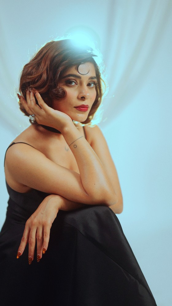 Sakshi Keswani Serves Vintage Glamour In A Stunning Black Ensemble