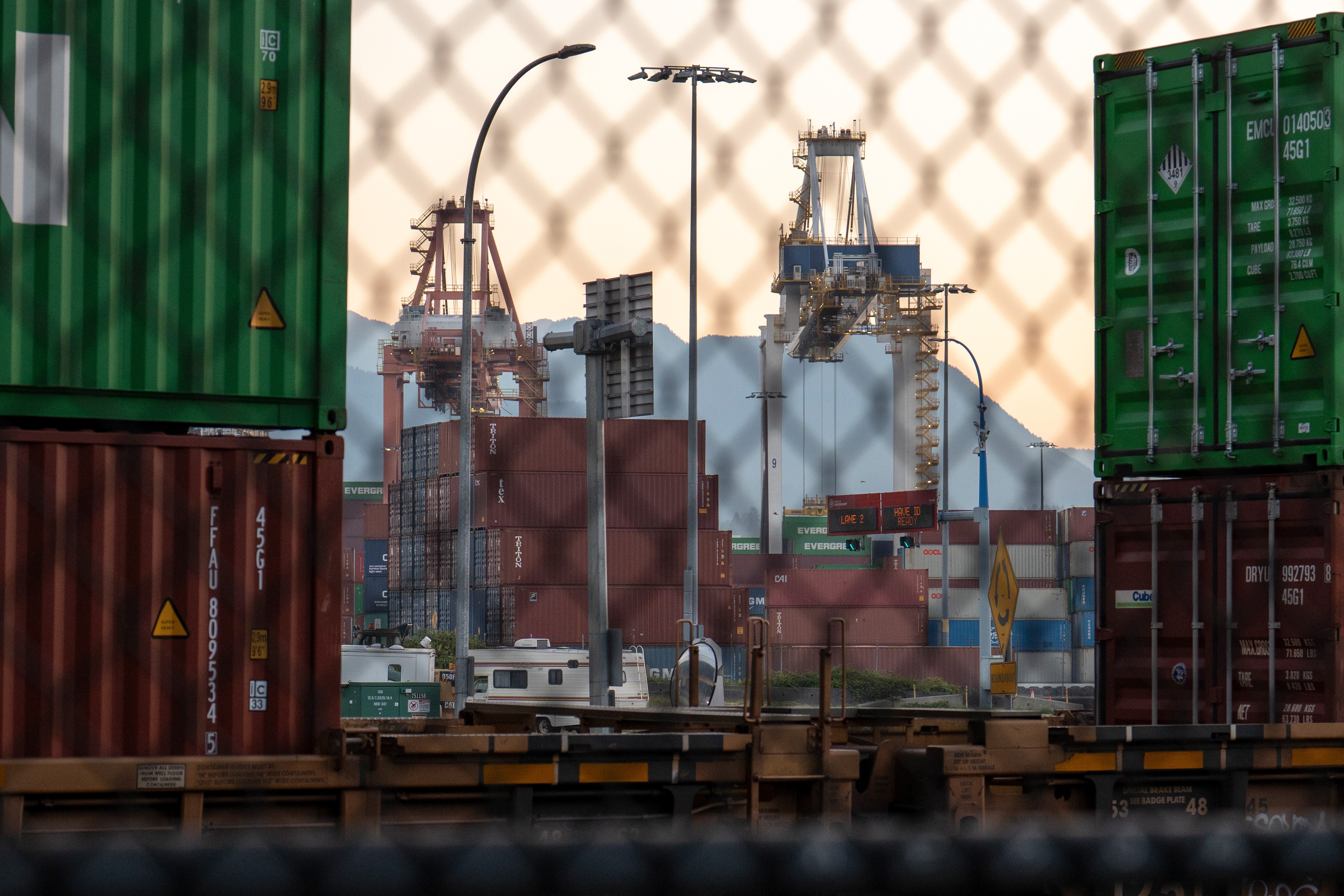 Canada To Unveil Trump Tariff Response Including Loans, Benefits