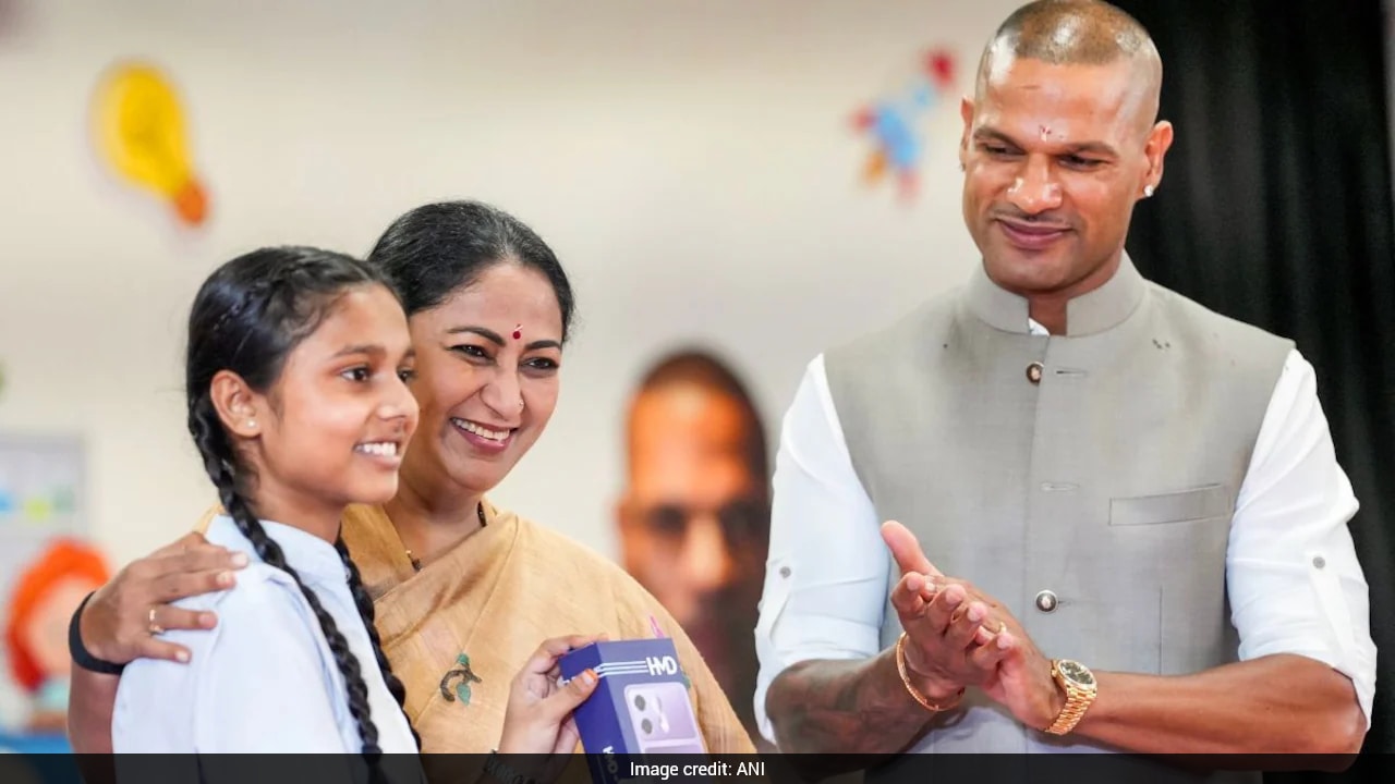 Delhi Chief Minister, Shikhar Dhawan Inaugurate STEM Lab At Sarvodaya Vidyalaya In Pitampura