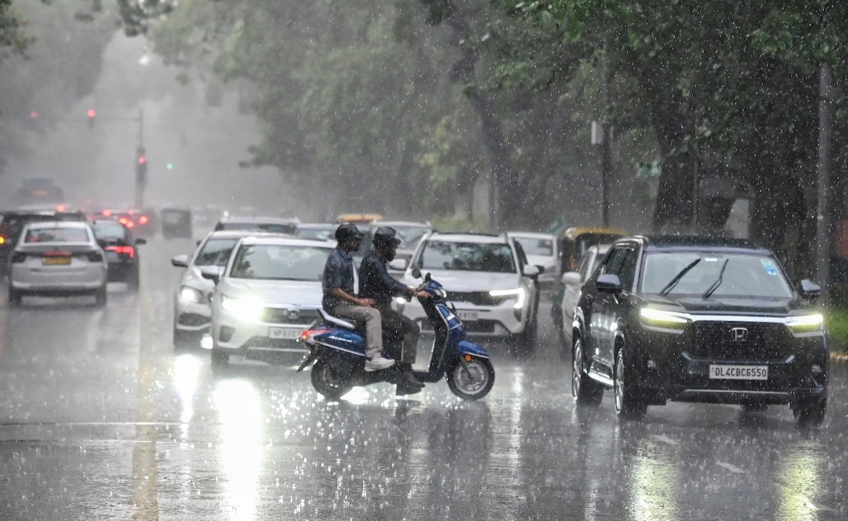 दिल्ली NCR में लौटी बारिश, 4 दिन मॉनसून दिखाएगा तेवर, IMD का 14 राज्यों में अलर्ट