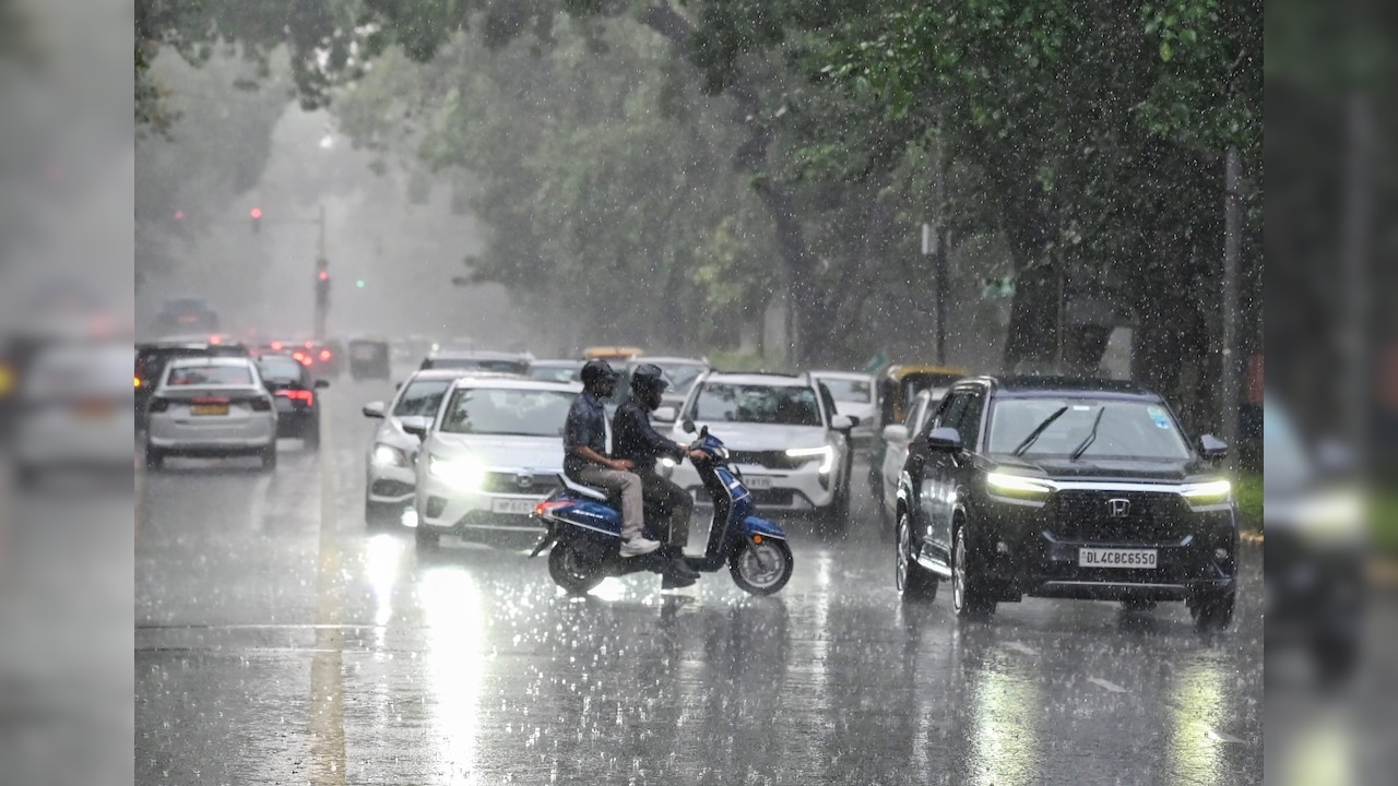 MP Weather Today: अगले 24 घंटे जबलपुर-चंबल-नर्मदापुरम संभाग के लिए भारी, IMD ने 26 अगस्त तक जारी किया अनुमान