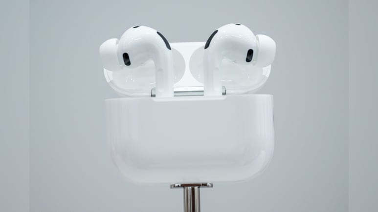 Apple's Camera-Equipped AI AirPods Remain On Track For 2027 Despite Video Leak