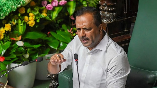 H1N1 virus is spreading in Karnataka and Health Minister U T Khader says there is no need to panic