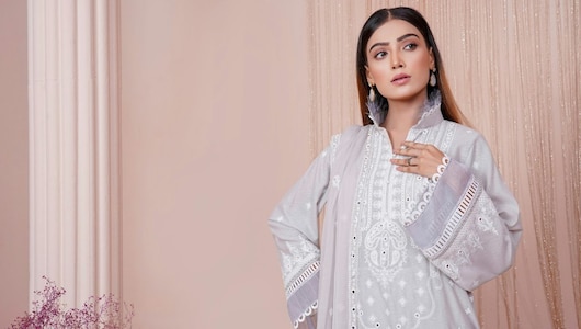 15 August पर छा जाएगा आपका स्टाइल, ऑफिस और कॉलेज के लिए बेस्ट हैं ये White Kurta Set