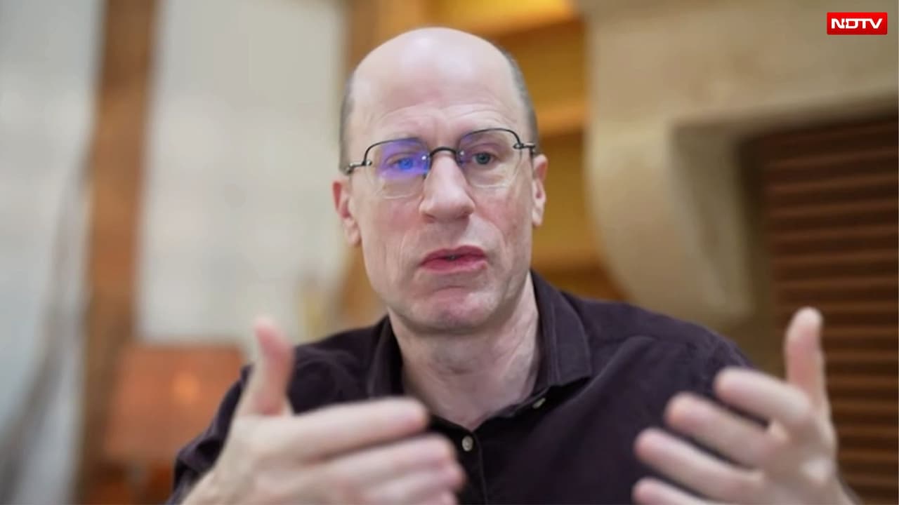 Artificial Intelligence Sentient, Self-Aware: AI Risk Expert Nick Bostrom
