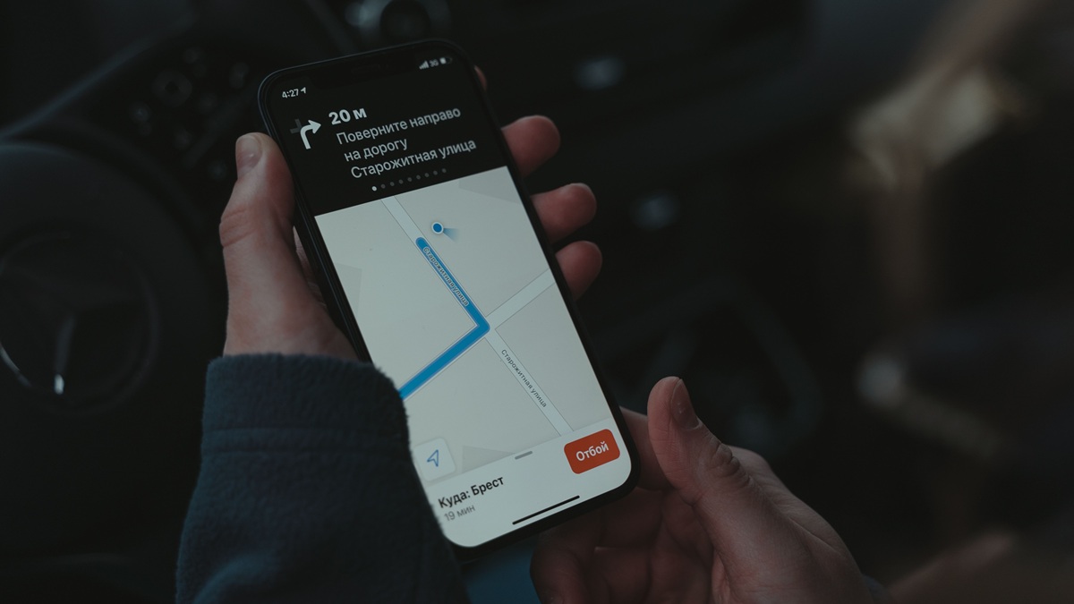 iPhone को बिना छुए, Apple Maps पर एक्सीडेंट, सड़क पर काम या रुकावट को कैसे करें रिपोर्ट