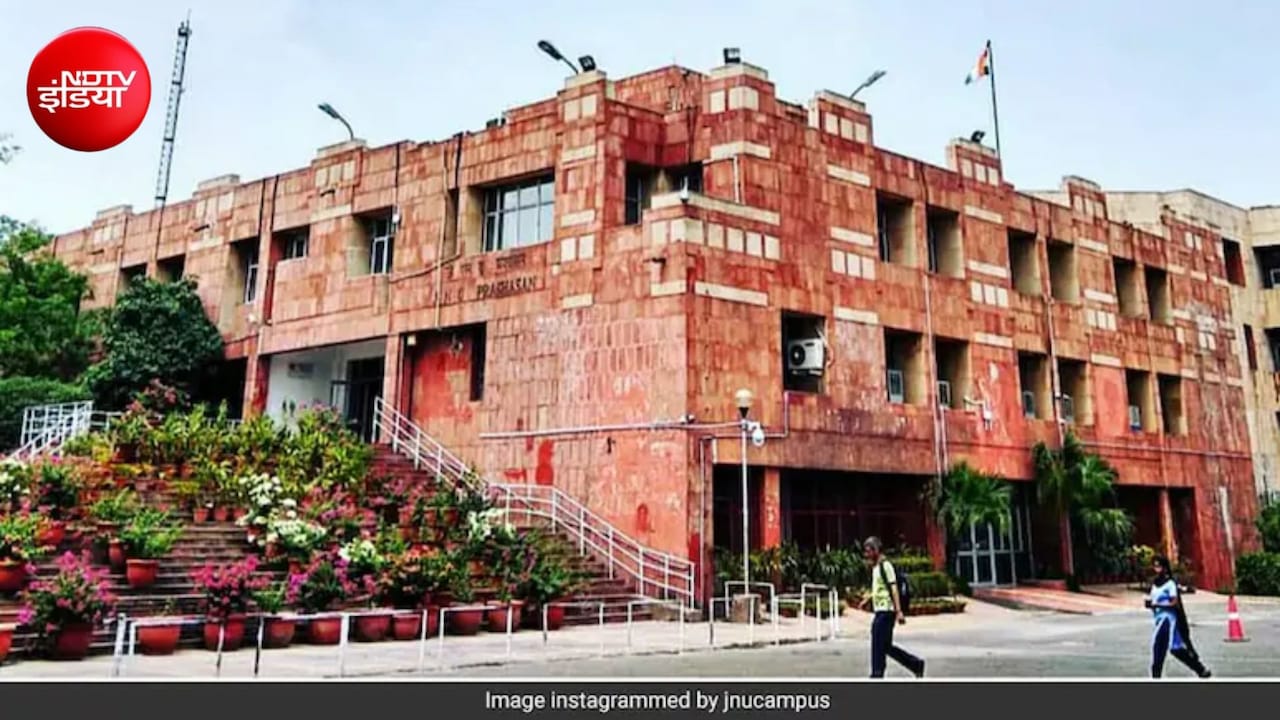 'यौन संबंध के बदले एक्स्ट्रा मार्क्स, वाइवा में अश्लील कमेंट्स...', JNU छात्राओं ने प्रोफेसर पर लगाए आरोप