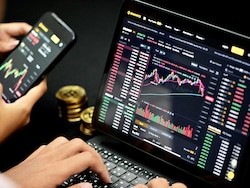 All Stocks In Red? Should You Buy More Or Exit The Stock Market Now?