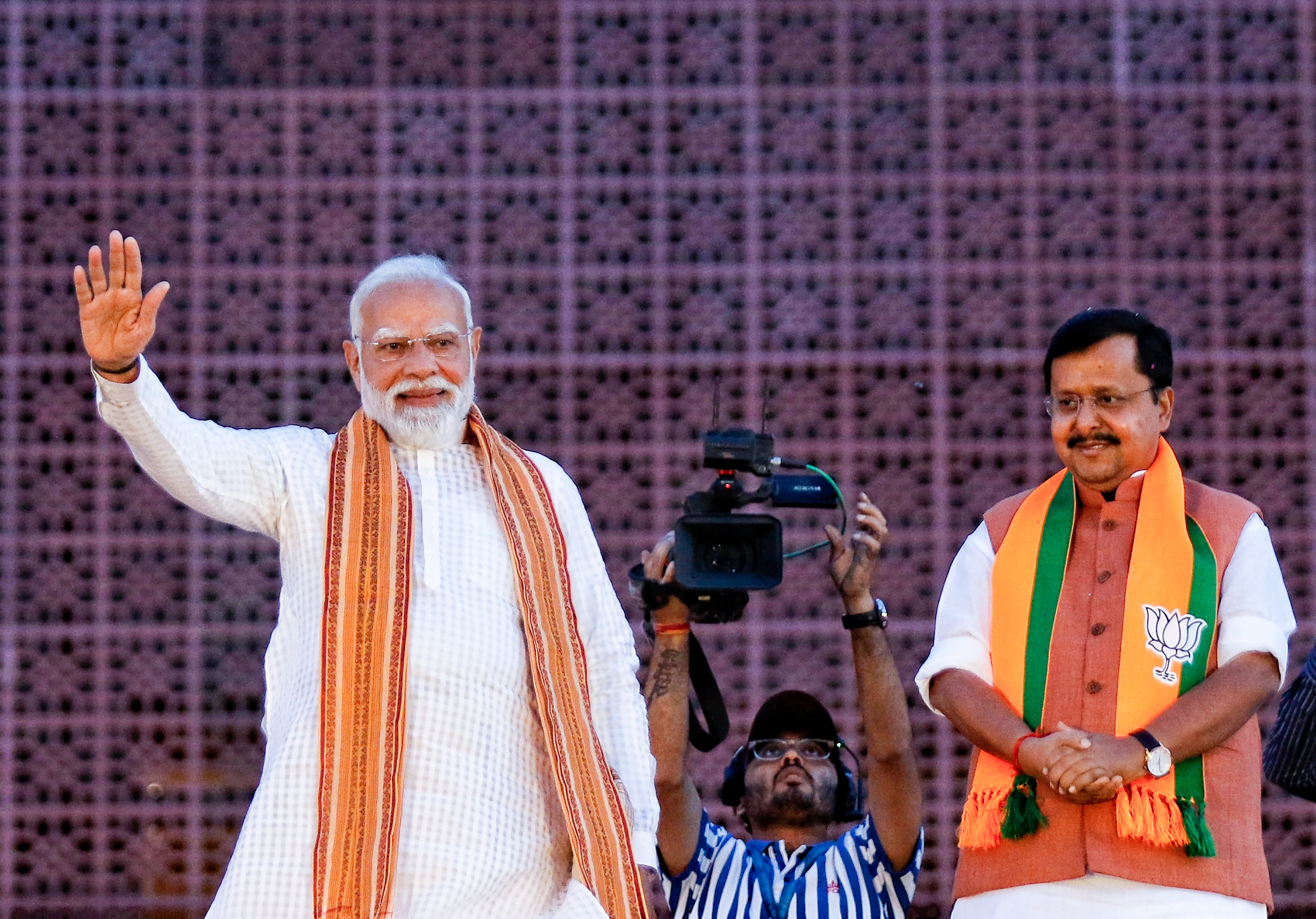 PM मोदी के जन्‍मदिन पर शाम 6 से 7 बजे के बीच जलाएं दीया, BJP अध्‍यक्ष की लोगों से अपील