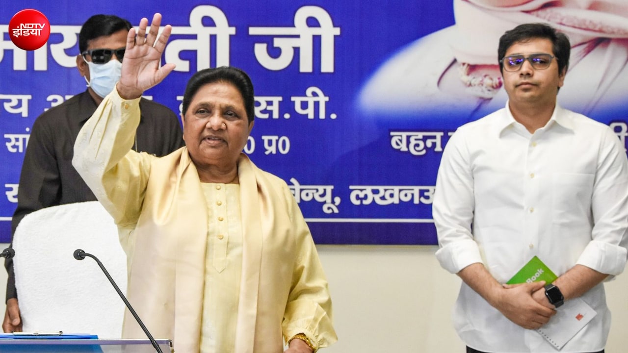 आकाश फिर से जमीन पर! BSP चीफ मायावती बोलीं- अभी अपरिपक्व, छीनी जिम्मेदारी