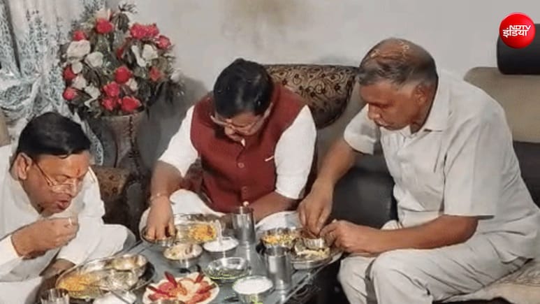 सहारनपुर में जब 62 साल के 'कार्यकर्ता' के घर दाल-चावल खाने पहुंचे नितिन नवीन