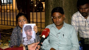 IIT Bombay Student's Parents Begin Hunger Strike At Azad Maidan, Demand Justice