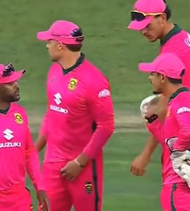 Temba Bavumas Heated Chat With Quinton De Kock Caught On Camera During South Africa vs Australia ODI. Watch