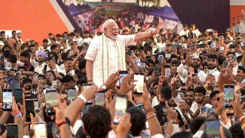 पीएम मोदी का  Gen-Z कनेक्ट, देखिए वडोदरा में कैसे युवाएं से मिले, VIDEO