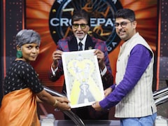 Amitabh Bachchan Receives Fan-Made Madhubani Poster Of <i>Sholay</i> On <i>Kaun Banega Crorepati</i> Set. Pic Courtesy, Varun Grover