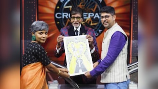 Amitabh Bachchan Receives Fan-Made Madhubani Poster Of <i>Sholay</i> On <i>Kaun Banega Crorepati</i> Set. Pic Courtesy, Varun Grover