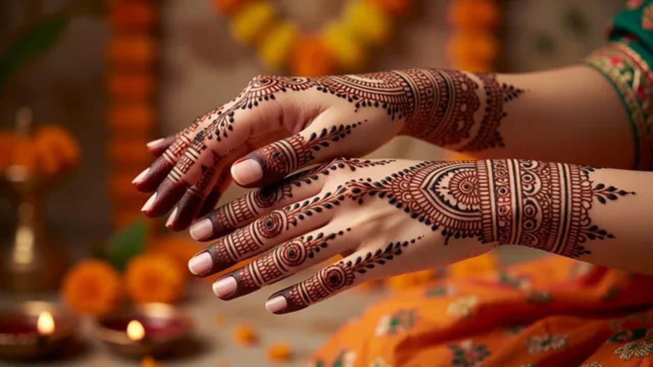 Hartalika Teej 2026 Mehndi Designs: हरतालिका तीज पर फुल हथेली नहीं, उंगलियों पर लगाएं ये 6 स्टाइलिश मेहंदी डिजाइन
