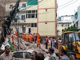 75 बेड का पीजी, 15 हजार किराया... दिल्ली की 6 मंजिला इमारत की कहानी जो ताश के पत्तों की तरह भरभरा कर गिर गई