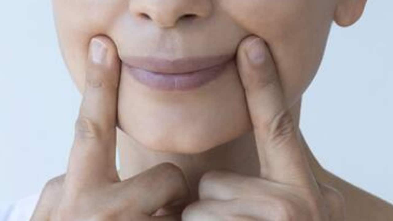क्या आपकी जॉलाइन नहीं दिखती शार्प? एक्सपर्ट से जानिए कैसे ठुड्डी की बनावट भी बदल सकती है पूरे चेहरे का लुक