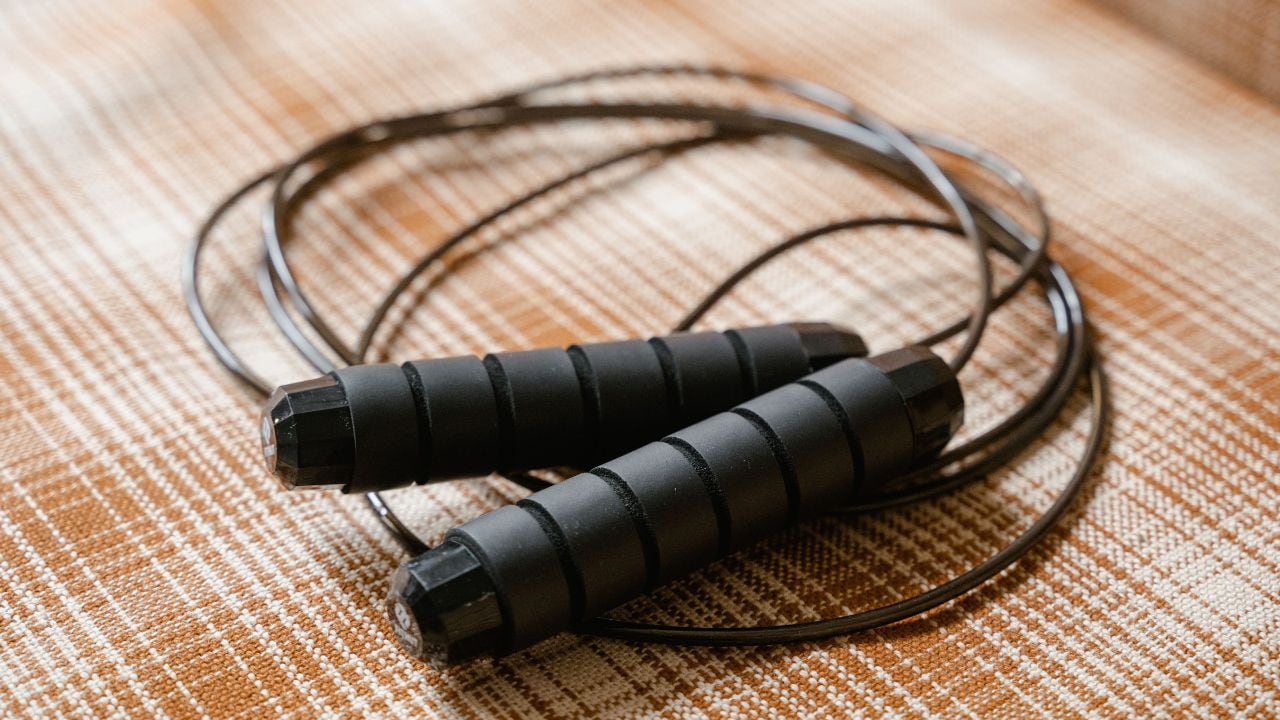 घर पर करें फुल बॉडी वर्कआउट, ₹800 में खरीदें Skipping Rope, वजन घटाने से लेकर स्टेमिना बढ़ाने में आएंगे काम