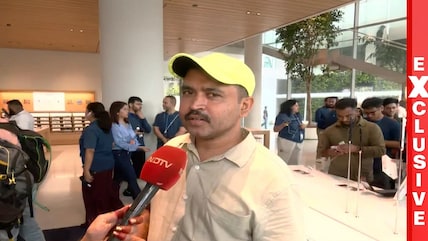 पंजाब से नोएडा आया, सुबह 6 बजे से लगा लाइन में... इस बंदे ने ऐसे खरीदा भारत का पहला iPhone 18 Pro Max