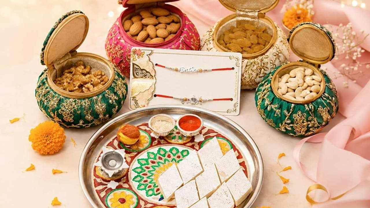 Dry fruit gift hampers that can make your Janmashtami celebration more divine