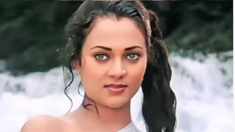 'Didn't Feel Any Vulgarity': Mandakini On <i>Ram Teri Ganga Maili's</i> Controversial Waterfall Scene