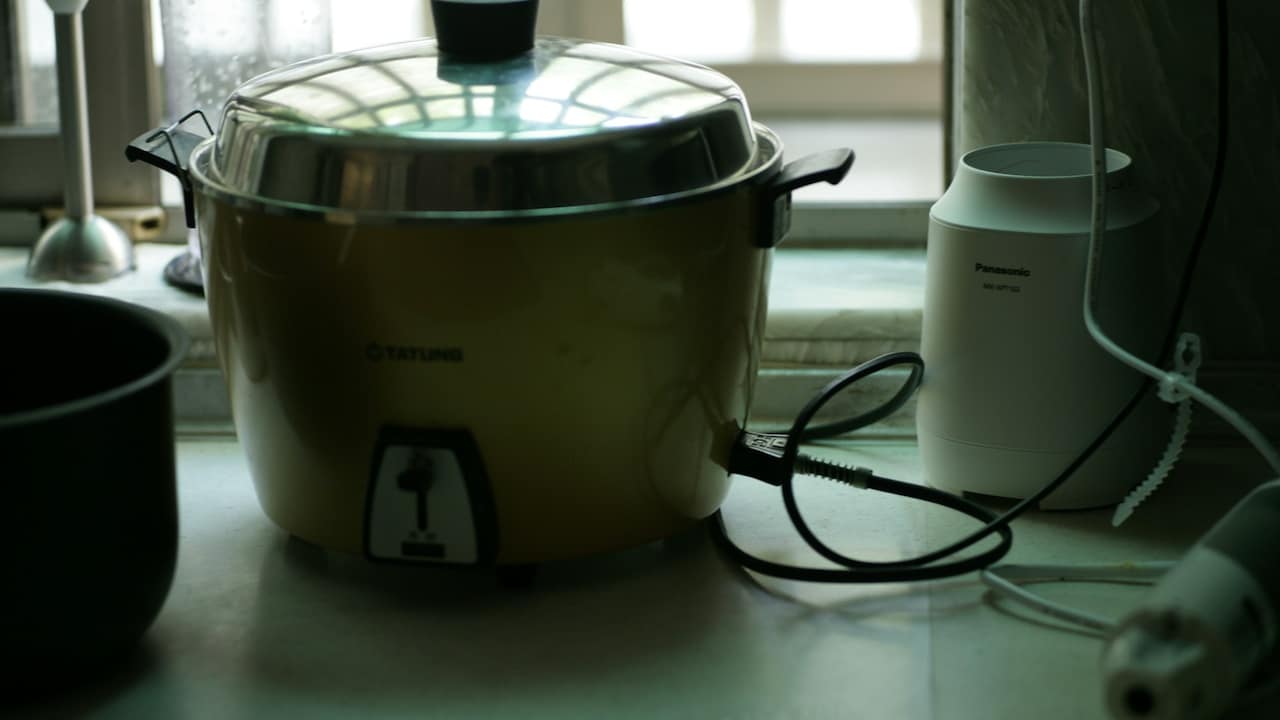 What causes dry rice at the bottom of the rice cooker