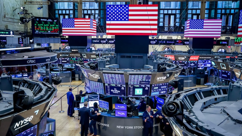 Wall Street Highlights: Nasdaq 100 Climbs To Its First Record Since June