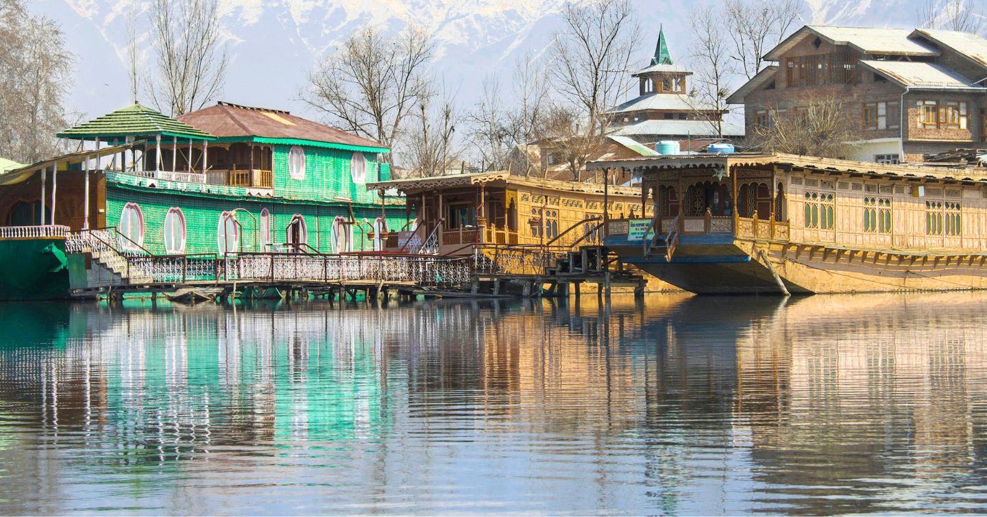 From Shikara Rides To Mountain Views: Why Couples Love Srinagar