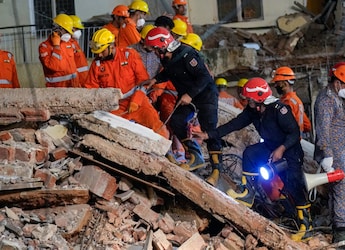 Delhi Building Collapse: How Dust, Debris And Trauma May Affect Health