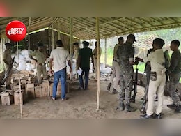 पोल्ट्री फॉर्म में मुर्गियां नहीं,  शराब की बोतलें निकलीं, भूसा हटाते ही निकला जखीरा, कटिहार में पुलिस रेड