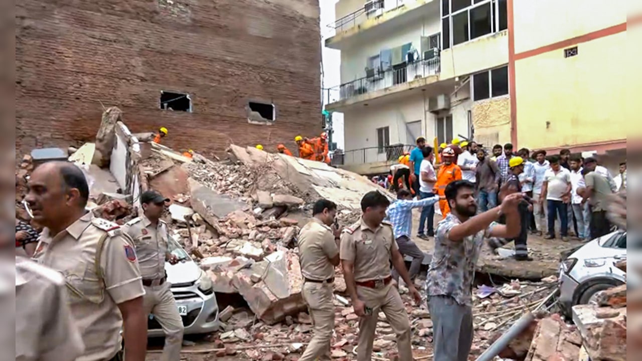 Delhi Building Collapse: 'MCD में ट्रांसफर रेट 1.25 करोड़, तो ये सब रुकने वाला नहीं'; सत्य निकेतन हादसे पर किसने क्या कहा?