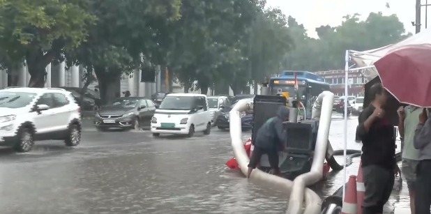 लुटियंस दिल्ली से लेकर गुरुग्राम तक हाहाकार! मूसलाधार बारिश और VVIP रिहर्सल के बीच ये रास्ते हुए बंद