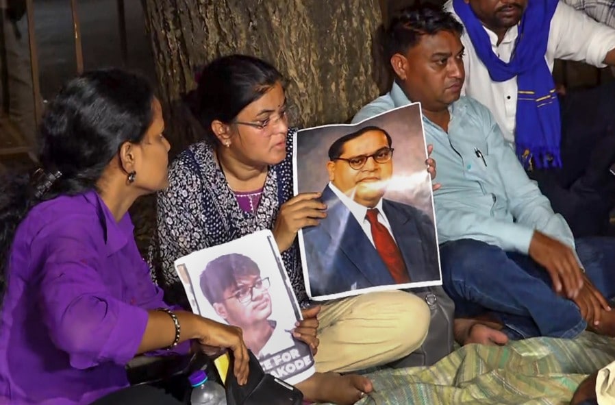 Sahil Wakodes parents on a hunger strike at Mumbais Azad Maidan Sahil Wakodes parents on a hunger strike at Mumbais Azad Maidan