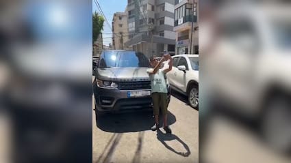 सड़क पर सेल्फी ले रहे दिव्यांग लड़के को कार मालिक ने दिया जीवन भर का खास तोहफा, इंटरनेट पर जमकर तारीफ