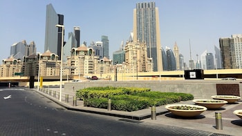 Markets Still See Red? Gulf Stock Exchanges End Lower Despite US-Iran Backchannel Hopes