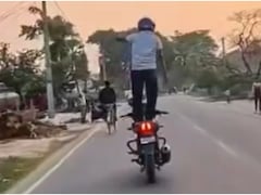 हरिद्वार पुलिस ने शेयर किया पल्सर बाइक पर स्टंट करते युवक का वीडियो, लोग बोले- 'ये इच्छा नहीं मजबूरी है'