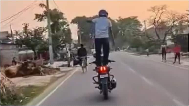 हरिद्वार पुलिस ने शेयर किया पल्सर बाइक पर स्टंट करते युवक का वीडियो, लोग बोले- 'ये इच्छा नहीं मजबूरी है'
