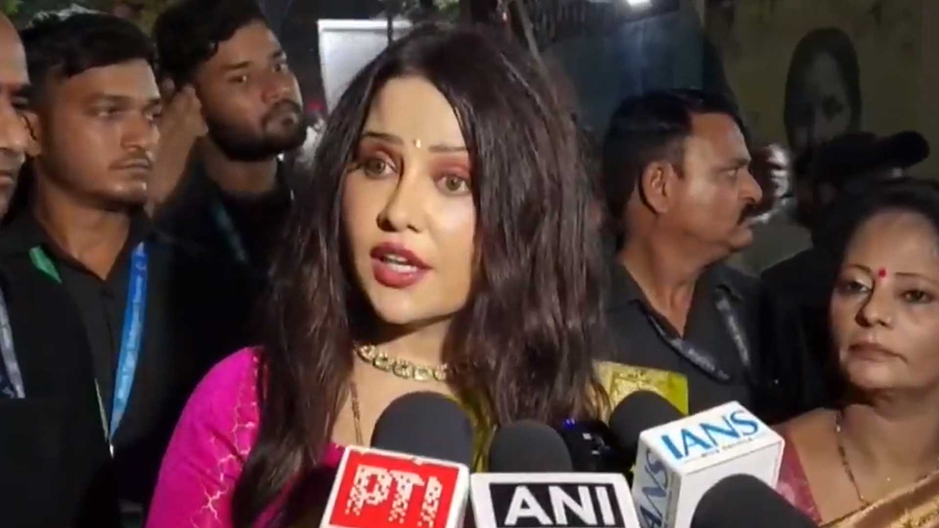 'Check ID Cards, Not Religion': Amruta Fadnavis' Message On Garba