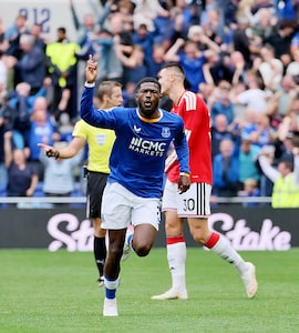Manchester United Stunned In Added Time To Draw 2-2 At Everton In Premier League