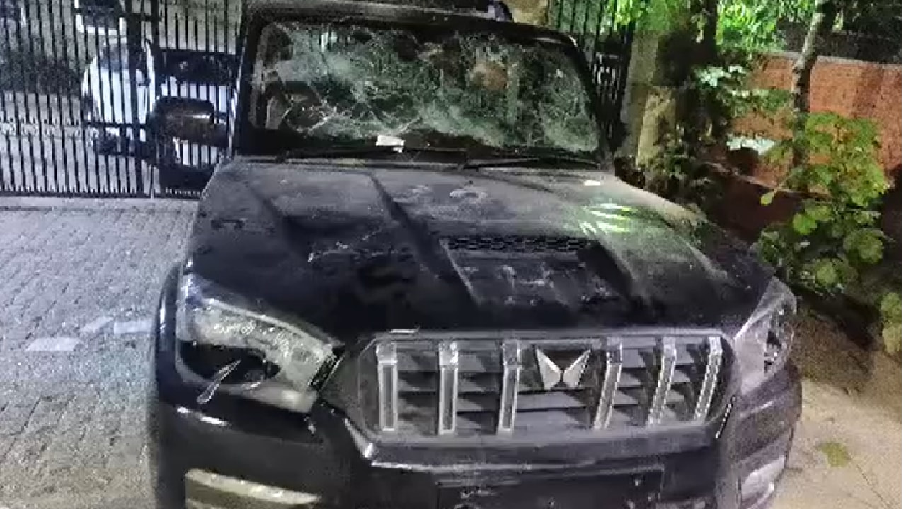 गाड़ी में तोड़फोड़