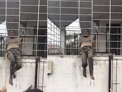 बंगले में घुसा चोर खिड़की की ग्रिल में घुसा, लोगों ने बरसाए डंडे, अमेरिका में रहता है मालिक
