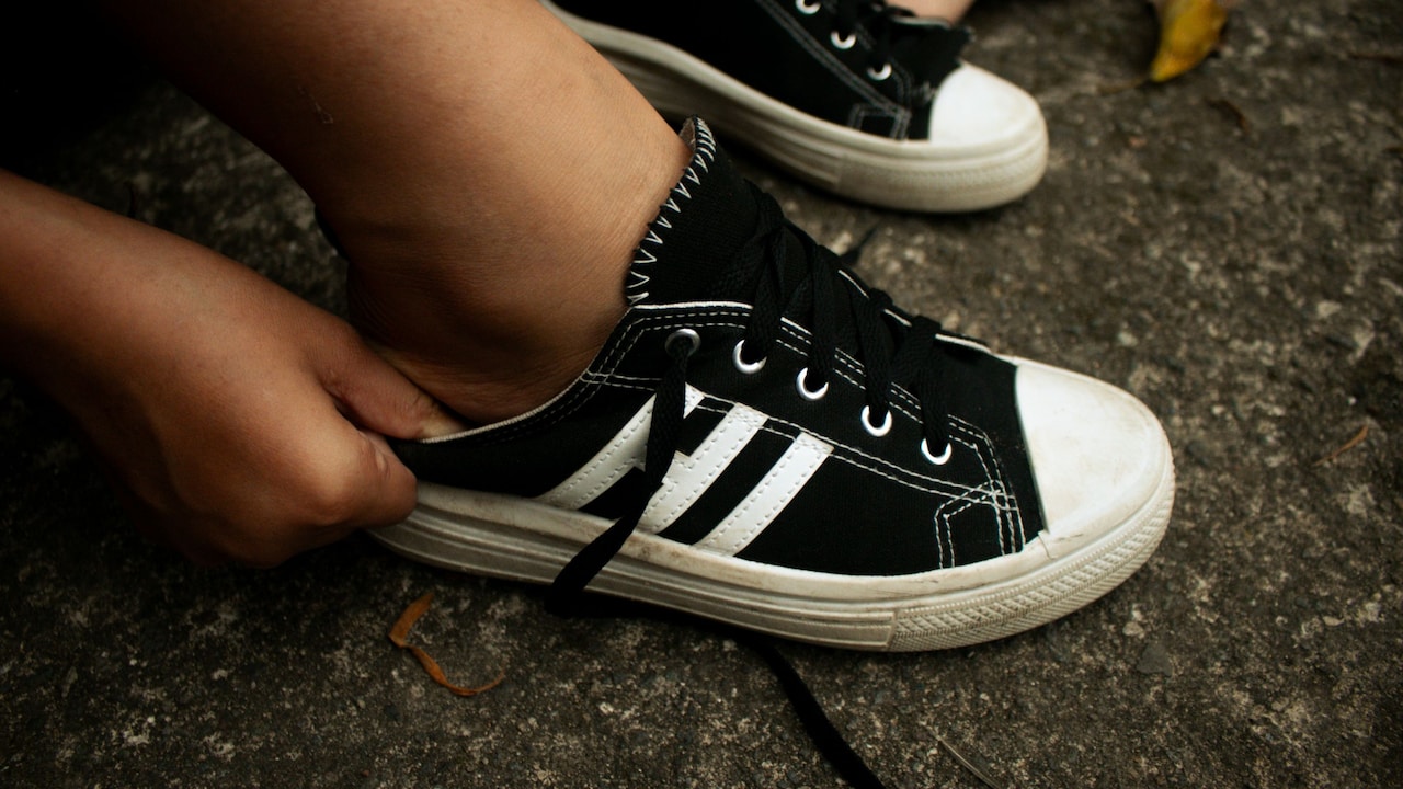10 Reasons Canvas Shoes Lose Shape After Washing And How To Fix It 10 Reasons Canvas Shoes Lose Shape After Washing And How To Fix It