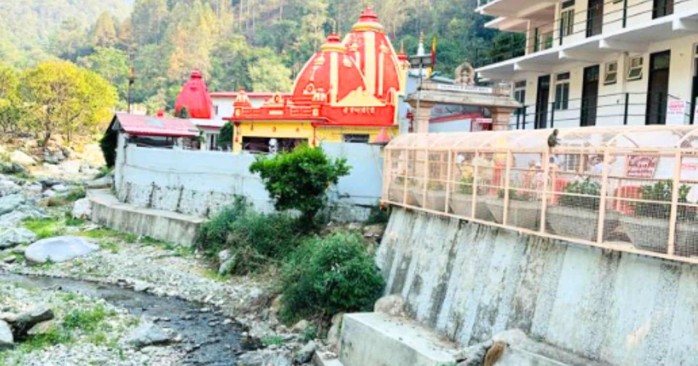 Why Steve Jobs, Mark Zuckerberg, And Virat Kohli Visited Neem Karoli Baba's Kainchi Dham