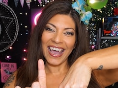 Ex WWE Diva Opens Up About Her Meeting With Luke Perry