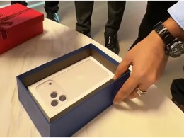 NRI बॉस ने अपने एम्प्लॉइज को बांटे iPhone 18 Pro, सोशल मीडिया पर वायरल हुआ अनबॉक्सिंग का वीडियो